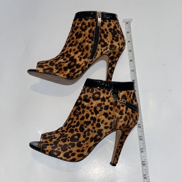 Vince Camuto VC-KEVIA Animal Print Calf- Hair Boots Woman Shoes Size 6M - Picture 9 of 9